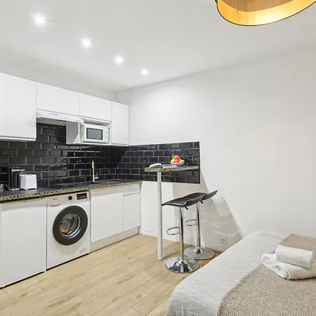 Louvre & Tuileries Gardens Flat Parijs